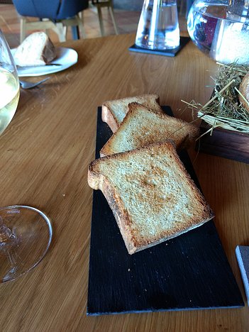 20170616_IMG130002859_MotoG4-JEB Thyme-flavoured toast slabs for the foie gras