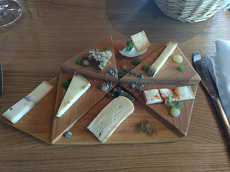 20170517_IMG140603093_HDR_MotoG4-JEB Seven fromages affinés par Jean-Philippe Cézard spécialement pour "l'auberge chez Guth"