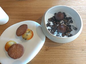 20170517_IMG144444092_HDR_MotoG4-JEB mignardises and chocolates