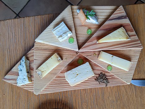 20220223_PXL125511005_Pixel3a-JEB Cheese board (not part of the menu) Fourme d'ambert, Tomme, Brie, goat cheese, Tomme, Morbier, Munster with cumin seeds