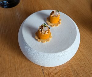 20260305_PXL113643618_Pixel10-JEB Crackers du bout des doigts: courgette with horseradish on a biscuit