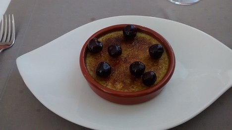 20141001_IMG135354180_MotoG-JEB dessert: Crème brülée à la pistache/ Cerises Amarena