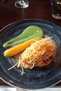 20150907_IMG125934151_MotoG-JEB main: Suprême de poulet jaune, une garniture dans l'esprit petit pois et carotte