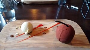 20150907_IMG133741193_MotoG-JEB dessert: La bombe au chocolate de la République Dominicaine, une glace pistaches