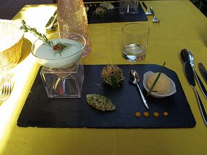 20090805_5968_E510 Verrine de crabe + tarragon foam, crab in vegetables an olive oil ice cream