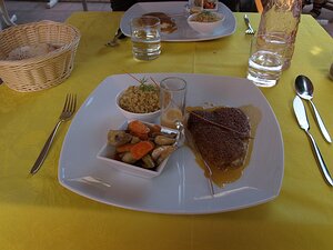 20090805_5969_E510 Filet de colin lieu en robe d'epices orientales, sauce homard, et petites garnitures