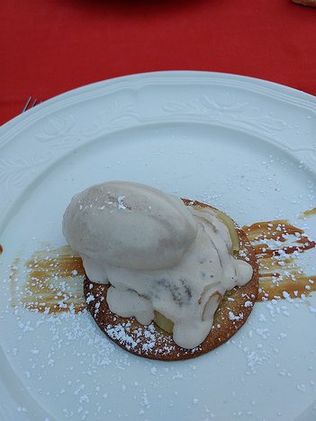 20180508_IMG204329145_MotoG4-JEB dessert: Tarte Fine Bourdaloue et sa Crème Glacée à la Noisette