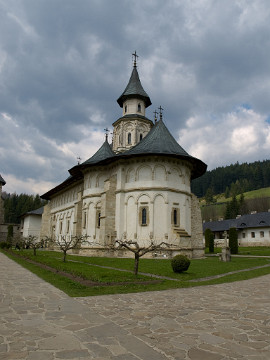 20090425_3170_E510 Putna Monastery, Romania; built 1466-70, rebuilt 1653-1662