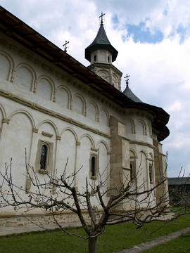 20090425_3171_E510 Putna Monastery, Romania; built 1466-70, rebuilt 1653-1662